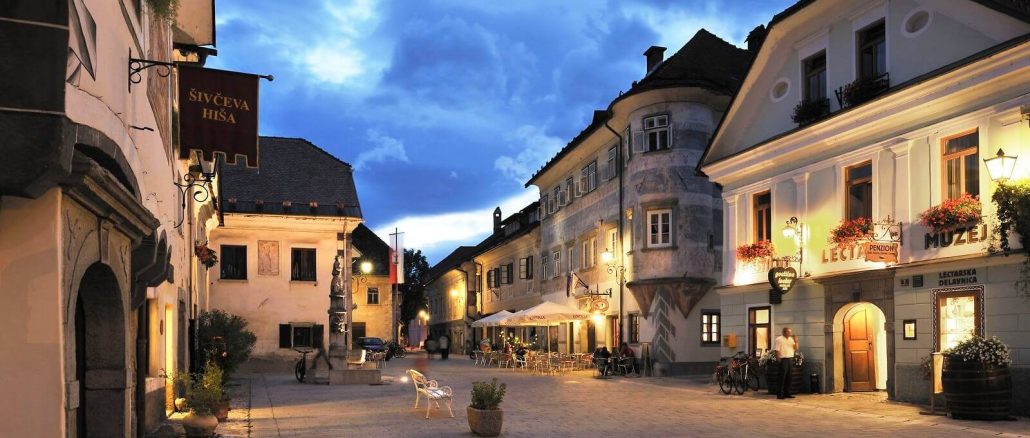Namig za izlet v 2021: Praznična in sladka Radovljica