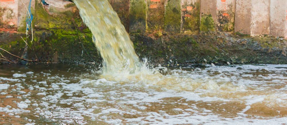 Veliko odpadnih voda iz kanalizacijskih sistemov neprečiščenih