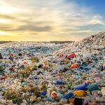 Izvoz plastičnih odpadkov iz EU: kdo jih izvozi največ, kam in – kje zares končajo?